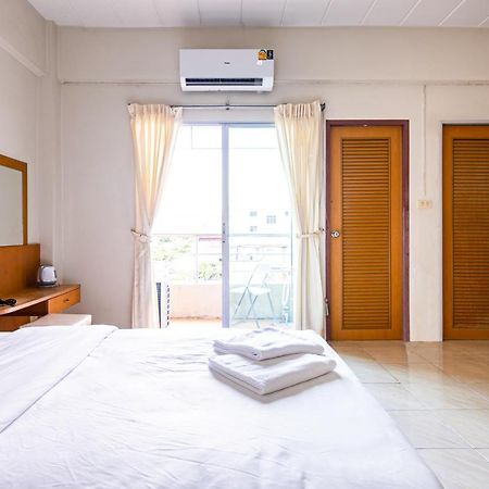 Go Inn V สนามบิน Bangkok Exterior foto